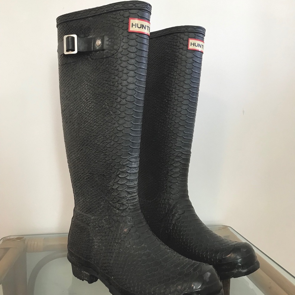 HUNTER WELLIES RAIN BOOT TALL BLACK SNAKESKIN PRINT - Picture 5 of 11